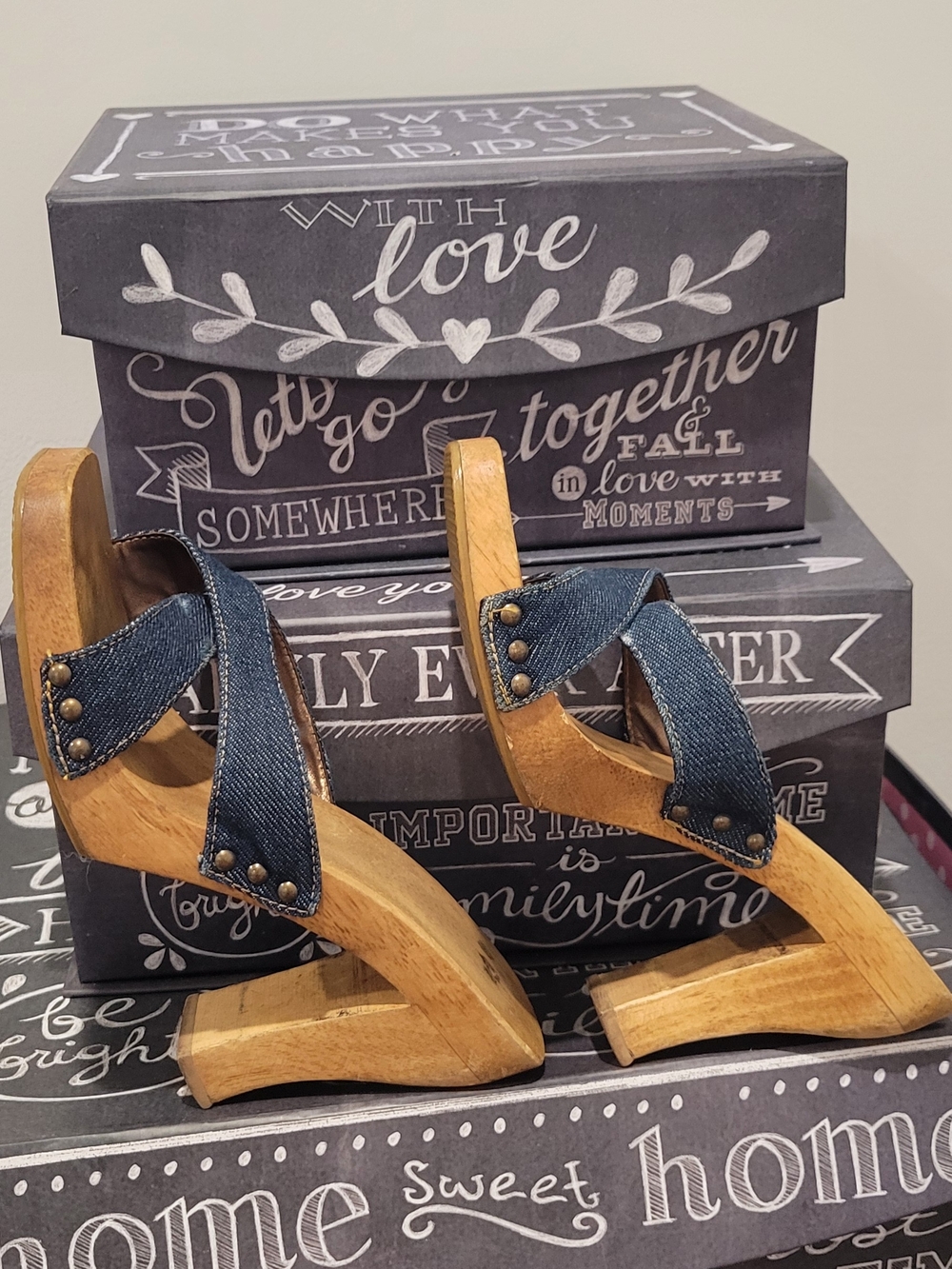 Candie's Y2k Blue Denim Crisscross Wooden-Style Sandals - Picture 3 of 11